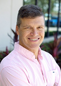 Headshot of Dr. Travis Thompson 