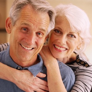 An older couple smiling.