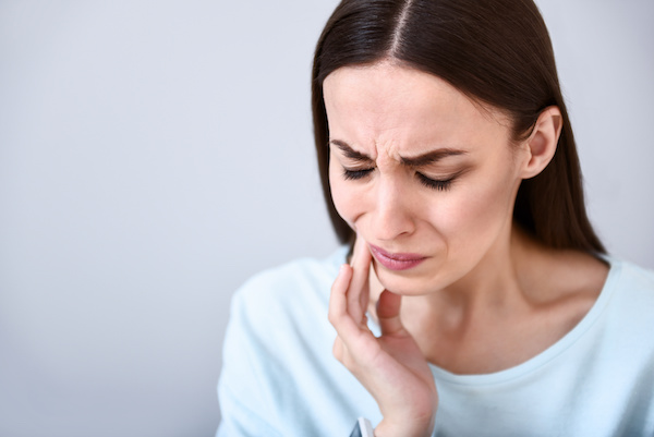 woman experiencing a toothache